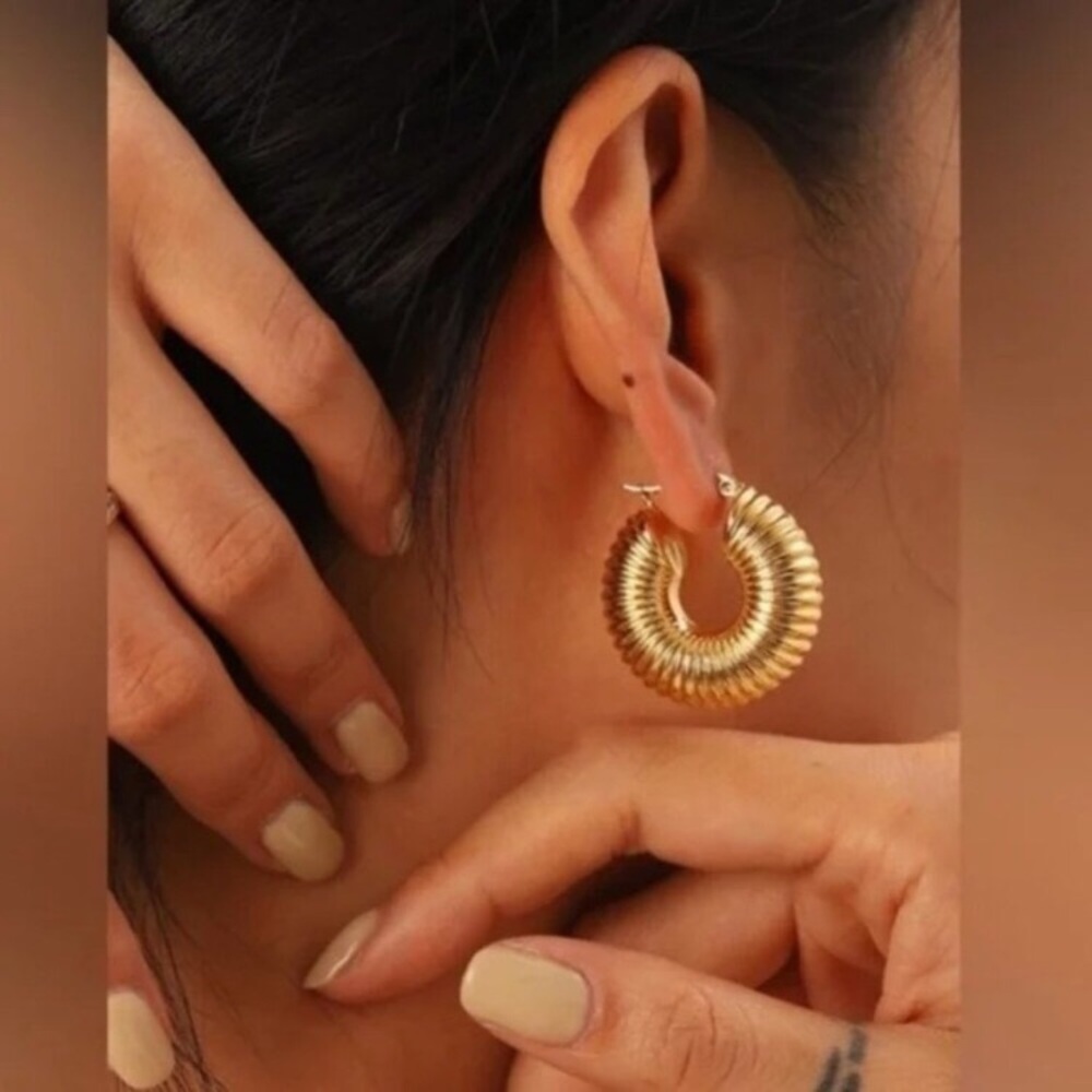 Lightweight  14k Gold plated Earrings Elegant Chunky Hoops
